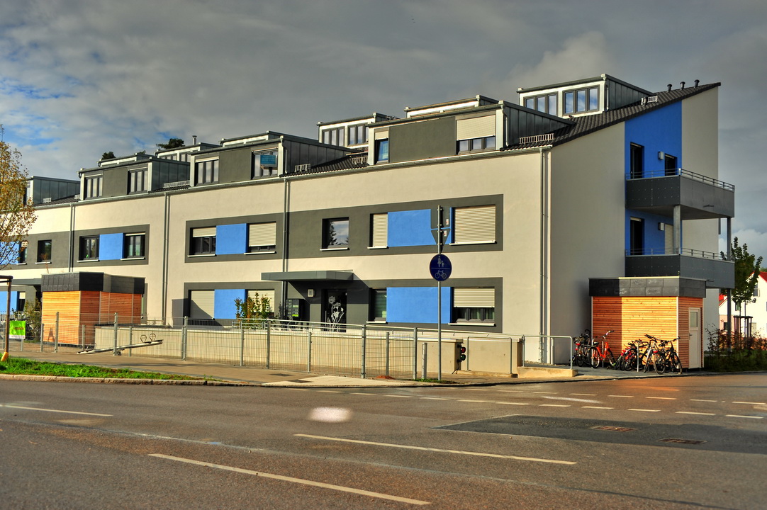 Außenansicht des Hauses Kornblumenweg 1 in Spardorf mit logopädischer Praxis 